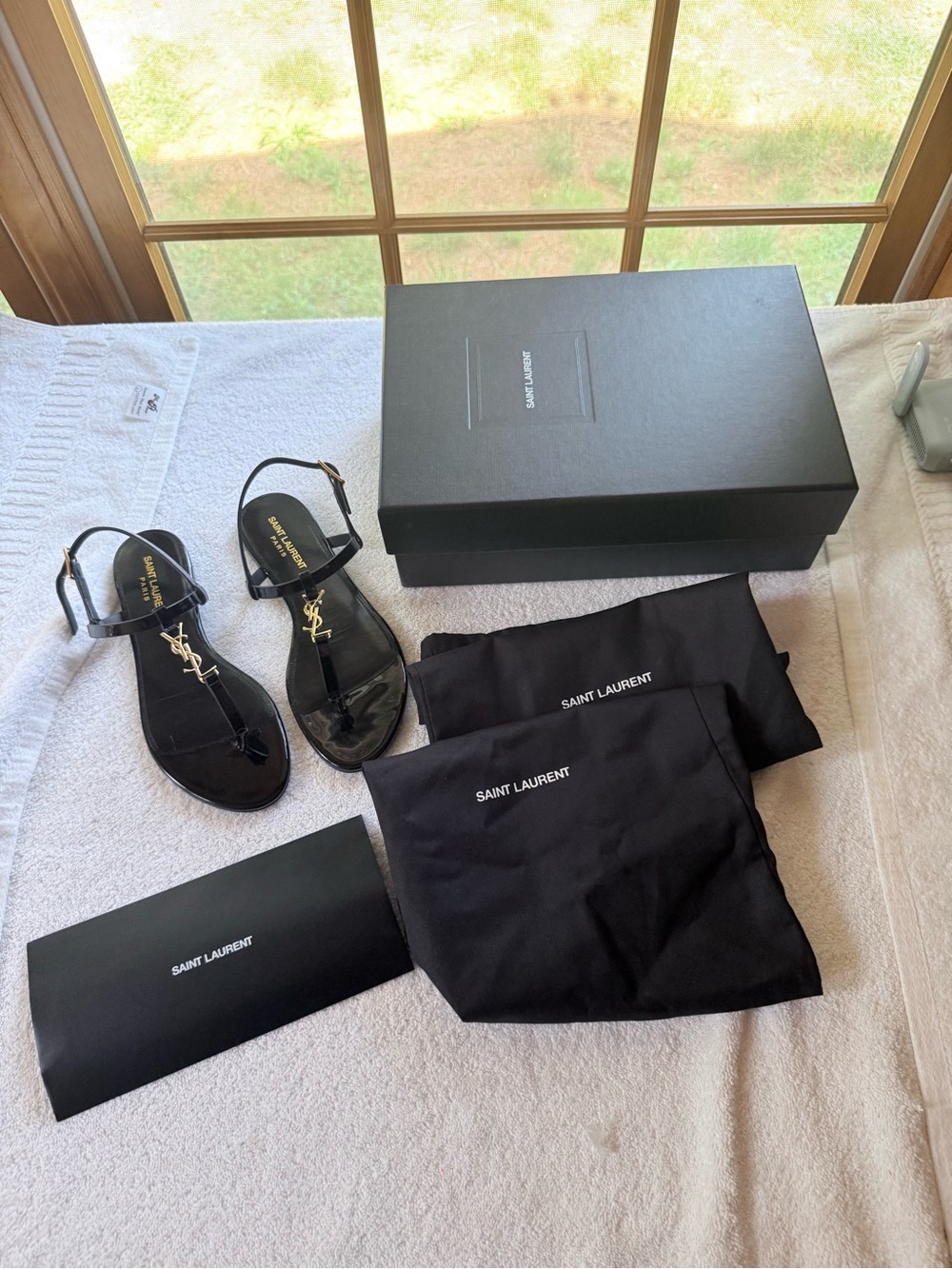 Saint Laurent Black Patent Thong Sandals with Gold YSL Logo - Picture 9 of 9